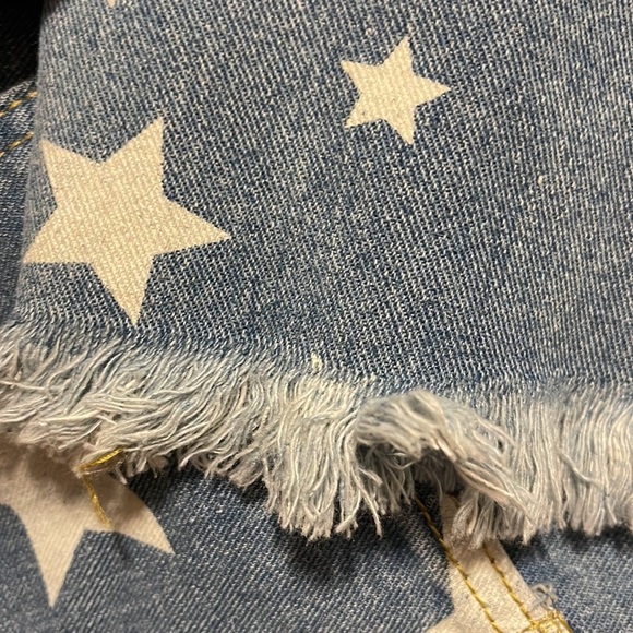 NWT, Blue Jeans featuring White Stars and Rips! By Camisa, Large, 32" Waist. - Picture 7 of 7